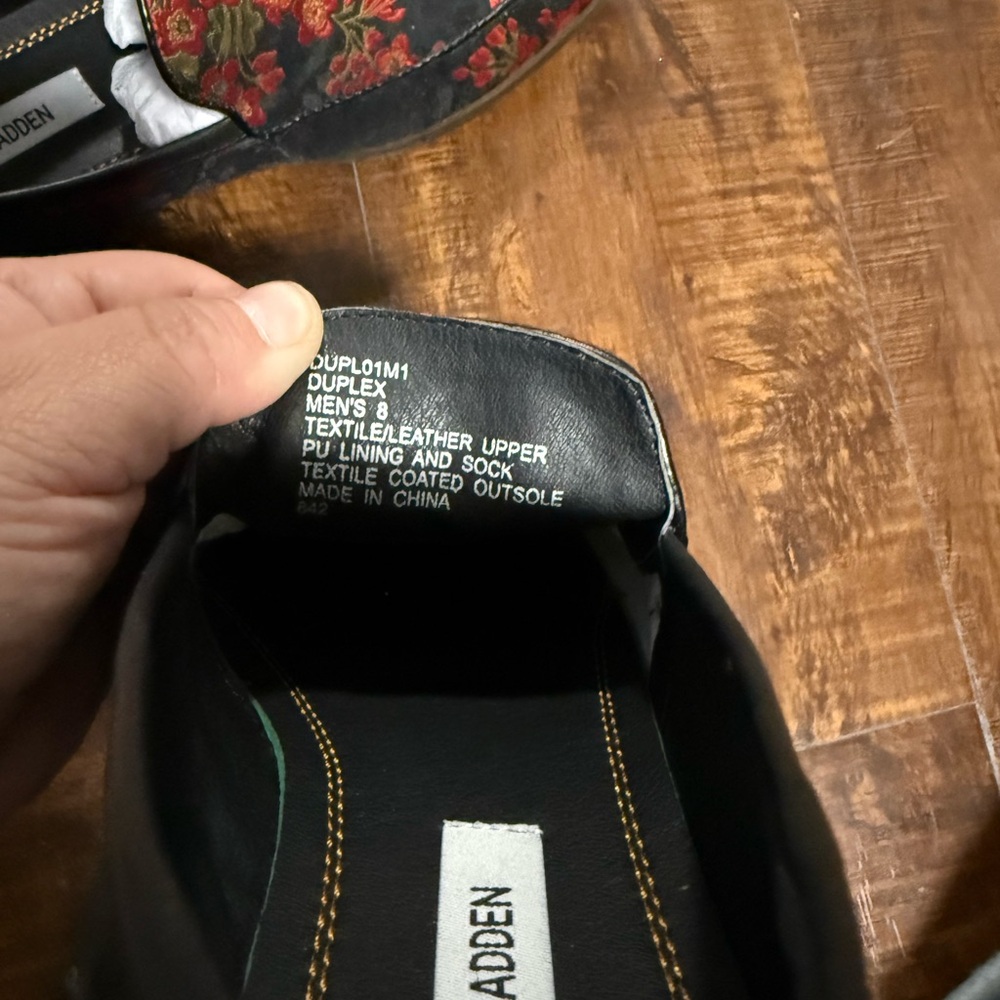 Steve Madden Duplex Black and Red Slip-On - Picture 6 of 6